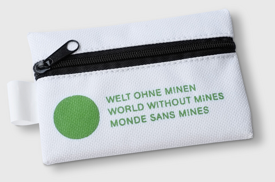 Give-away: Etui mit Heftpflastern